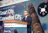 署理创新及科技局局长钟伟强博士今日（九月七日）在亚太创新峰会2017「智慧‧互联城市」上致辞时呼吁社会，特别是业界，积极支持和参与香港的智慧城巿发展。